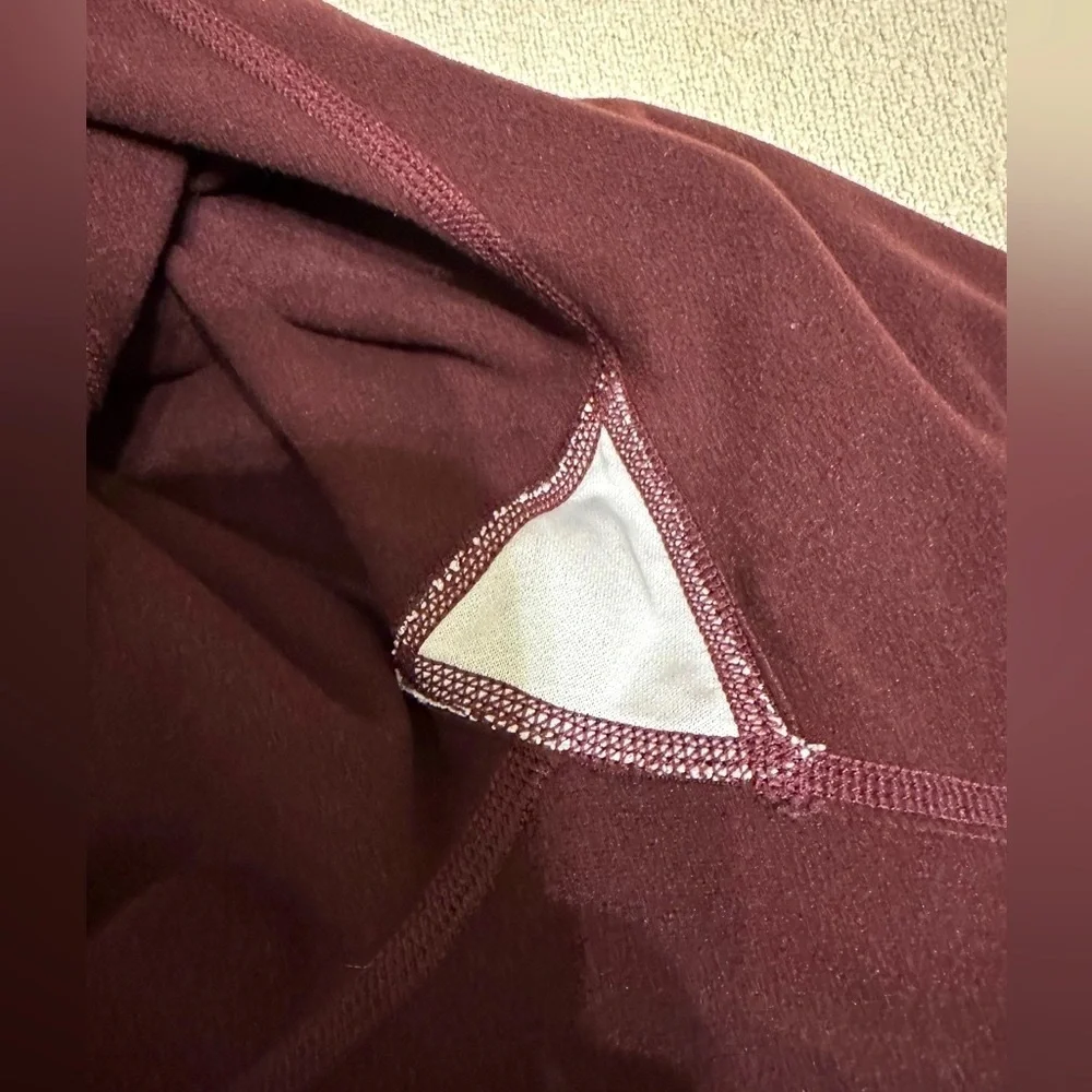 🛍️ NIKE Pro Dri - Fit maroon color with black logo new condition.